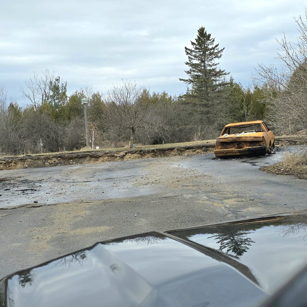 Pour voir ce qu'était cette résidence, recherchez sur Google le 258 Kitley South Elmsley Townline Rd, Lombardy, ON K7A 4S5, Canada